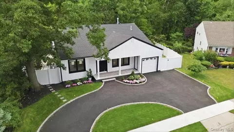 378 Lakeshore Blvd, Massapequa Park, NY 11762