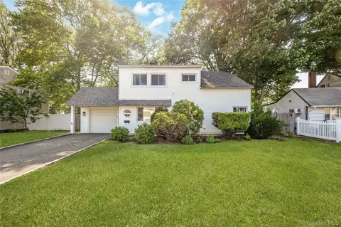 201 Cypress Ln W, Westbury, NY 11590