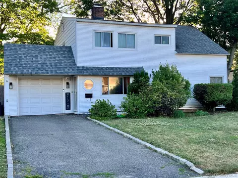 201 Cypress Ln W, Westbury, NY 11590