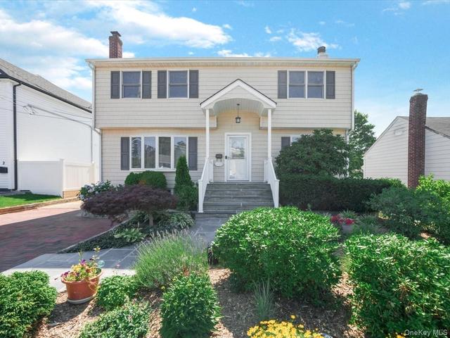 4 23rd St, Jericho, NY 11753