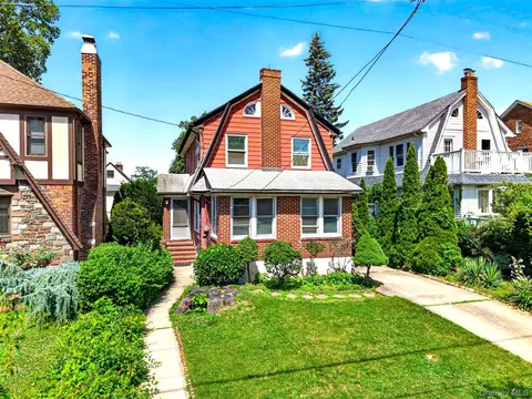 27-30 165th St, Flushing, NY 11358