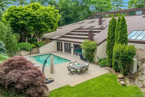 41 Murray Hill Rd, Scarsdale, NY 10583