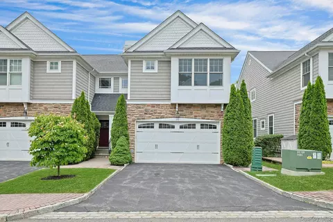15 Hidden Ridge Ct, Scarsdale, NY 10583