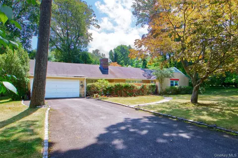 82 The Serpentine, North Hempstead, NY 11576