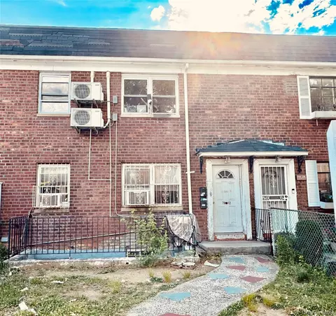 7012 141st St, Flushing, NY 11367