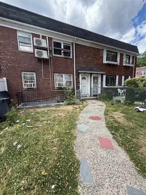 7012 141st St, Flushing, NY 11367