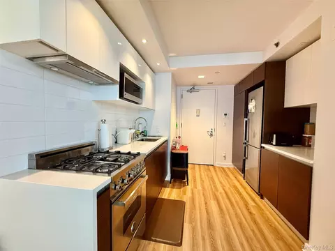 3916 Prince St #7H, New York, NY 11354