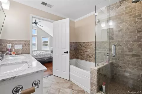 Bath - 225 Waterside Close, Peekskill, NY 10566 photo 2 of 4