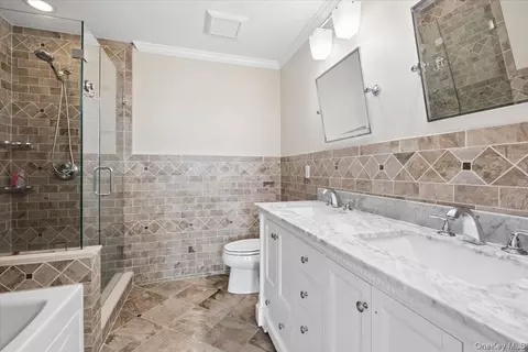 Bath - 225 Waterside Close, Peekskill, NY 10566 photo 3 of 4