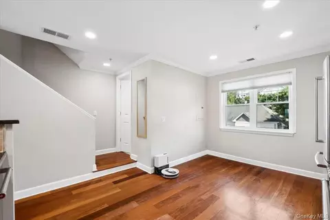Entry Way - 225 Waterside Close, Peekskill, NY 10566 photo 3 of 3