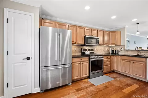 Kitchen - 225 Waterside Close, Peekskill, NY 10566 photo 1 of 2