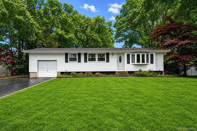 16 Lodge Ln, Setauket, NY 11733