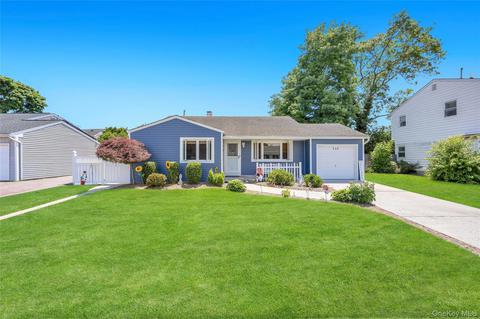 112 Washington St, Farmingdale, NY 11735