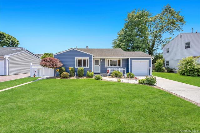 112 Washington St, Farmingdale, NY 11735