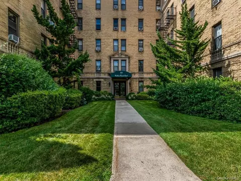 43 Calton Rd #2J, New Rochelle, NY 10804