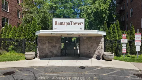 30 S Cole Ave #5E, Ramapo, NY 10977