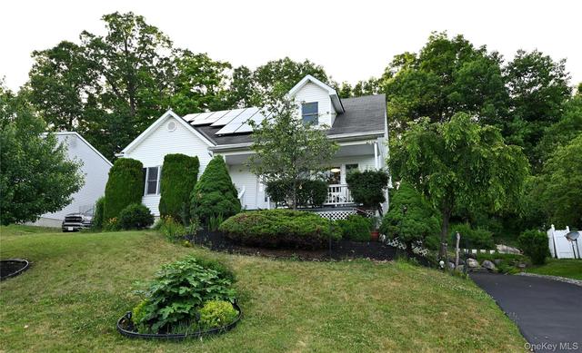 12 Walnut Ln, Middletown, NY 10940