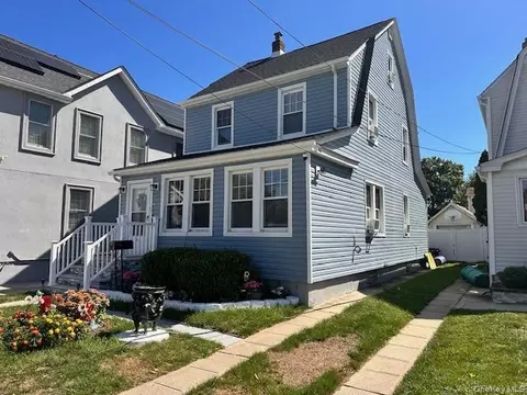 8815 Commonwealth Blvd, New York, NY 11426