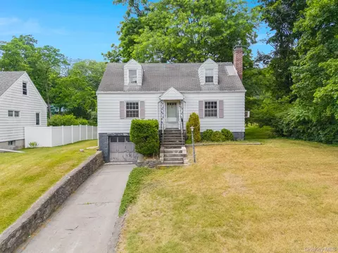 122 Wilbur Blvd, Poughkeepsie, NY 12603
