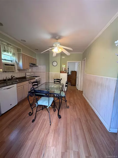 254 Hempstead Ave, Rockville Centre, NY 11570