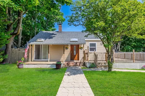 3 Laurel Rd W, Mastic Beach, NY 11951