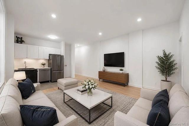 160 Wadsworth Ave #302, New York, NY 10033