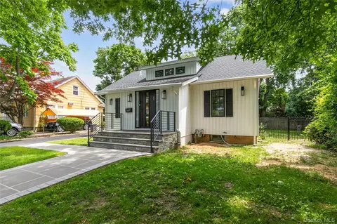 Exterior - 367 Summit Ave, Cedarhurst, NY 11516 photo 2 of 4