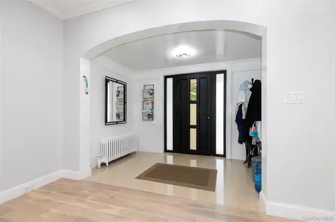 Entry Way - 367 Summit Ave, Cedarhurst, NY 11516 photo 1 of 2