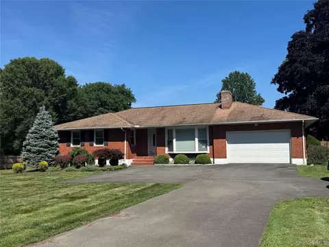 335 Strawtown Rd, Clarkstown, NY 10956