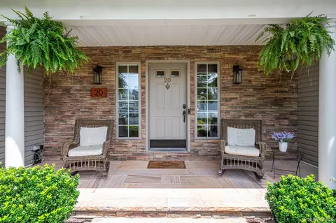 20 Hancock Ct, South Setauket, NY 11720