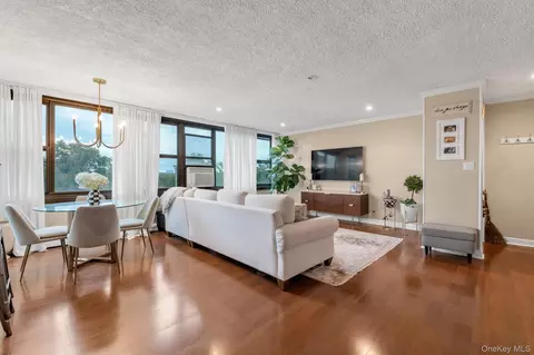 10-24 166 St #7C, New York, NY 11357