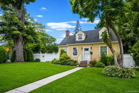 Exterior - 86 Jesse St, Freeport, NY 11520 photo 3 of 8