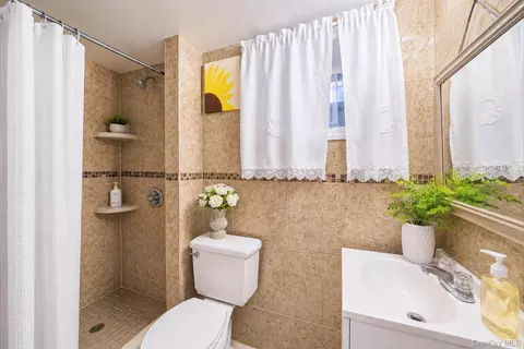 Bath - 86 Jesse St, Freeport, NY 11520 photo 3 of 3