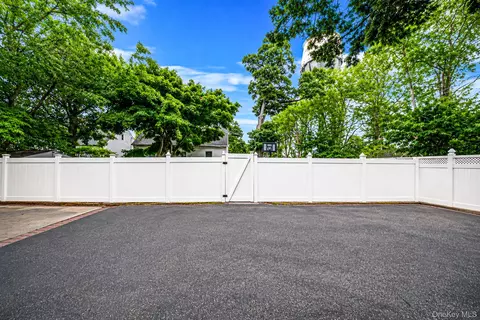 Exterior - 86 Jesse St, Freeport, NY 11520 photo 7 of 8