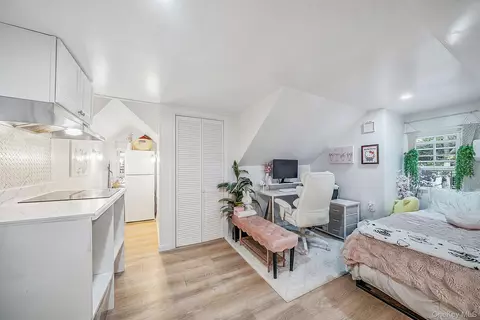 Bedroom - 86 Jesse St, Freeport, NY 11520 photo 5 of 11