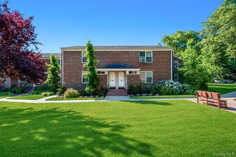 75 Edwards St #1C, North Hempstead, NY 11577