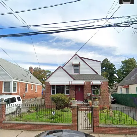 12135 Milburn St, New York, NY 11413