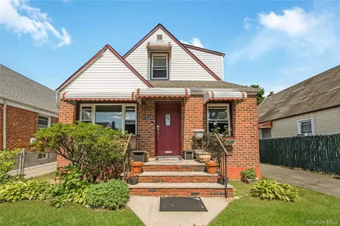 12135 Milburn St, New York, NY 11413