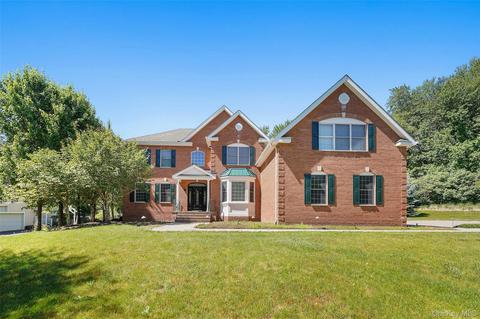 83 Saint Andrews Ln, East Fishkill, NY 12533