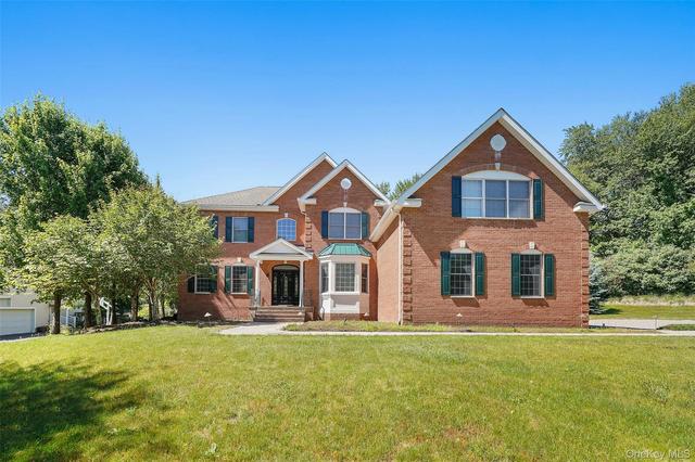 83 Saint Andrews Ln, East Fishkill, NY 12533