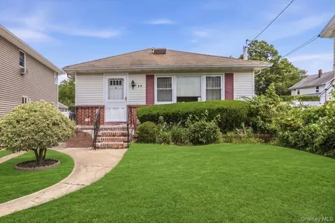 17 Duryea Pl, Lynbrook, NY 11563
