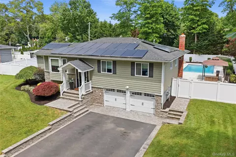 3 Del Pl, Hauppauge, NY 11788
