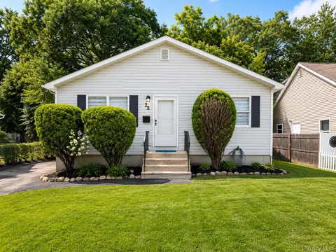 22 Fife Dr, Coram, NY 11727