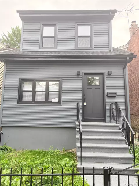 128 E 238th St, New York, NY 10470
