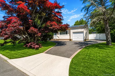 15 Edwin Ave, Patchogue, NY 11772