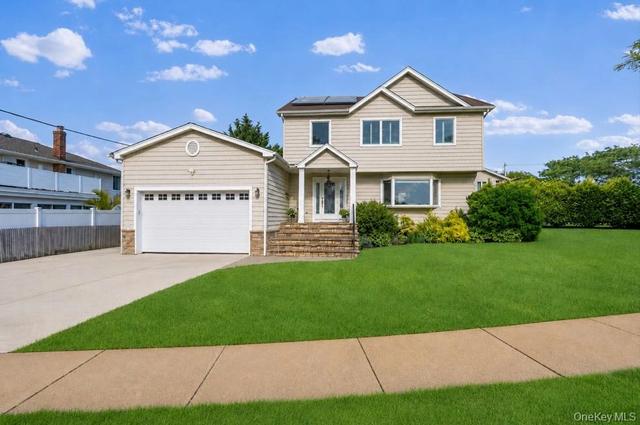 34 Admiral Rd, Massapequa, NY 11758