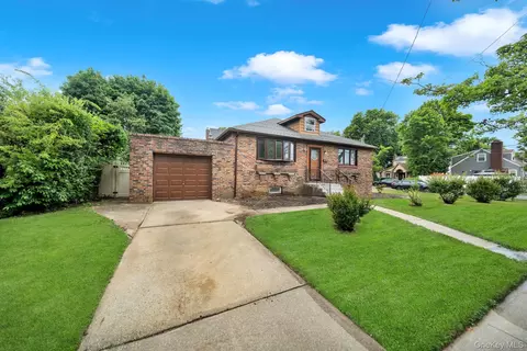 634 Leonard Ave, Uniondale, NY 11553