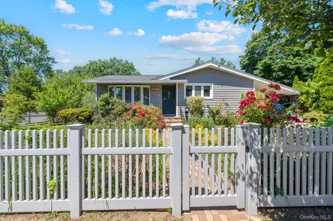 1 Hale Pl, Roosevelt, NY 11575