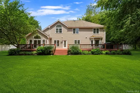 Exterior - 17 Esplanade Dr, Brookhaven, NY 11772 photo 9 of 9