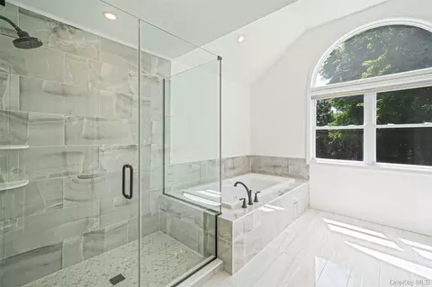 Bath - 17 Esplanade Dr, Brookhaven, NY 11772 photo 2 of 5